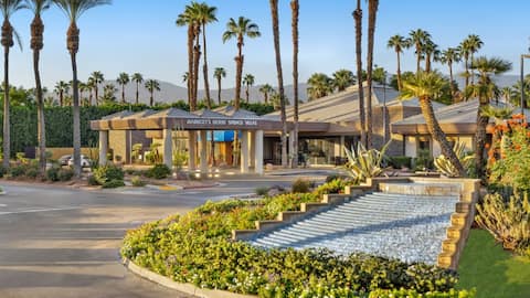 Desert Springs II Luxury Studio sleeps 4