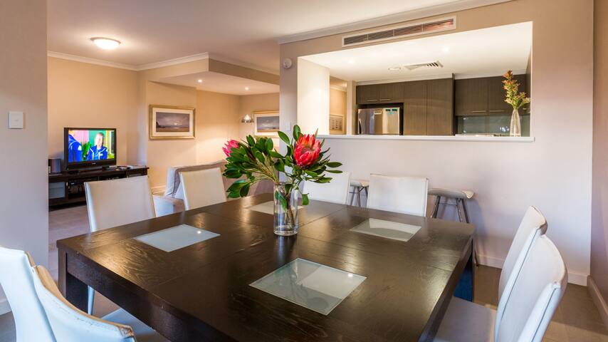 Surfside 8—Spacious Retreat on Yallingup Beach gallery image 4