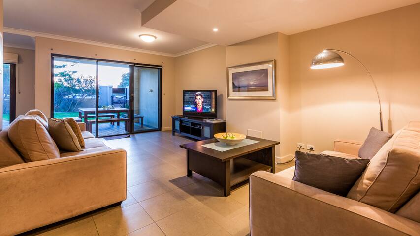 Surfside 8—Spacious Retreat on Yallingup Beach gallery image 2