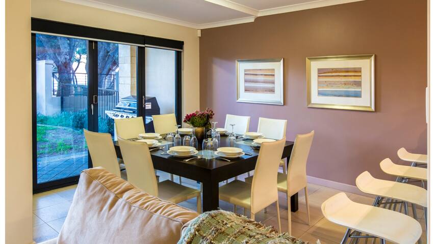 Surfside 9: In the Idyllic Yallingup Beach Scene gallery image 3