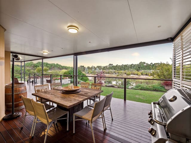 Charlie Bravo Chalet—Escape to the Golden Triangle