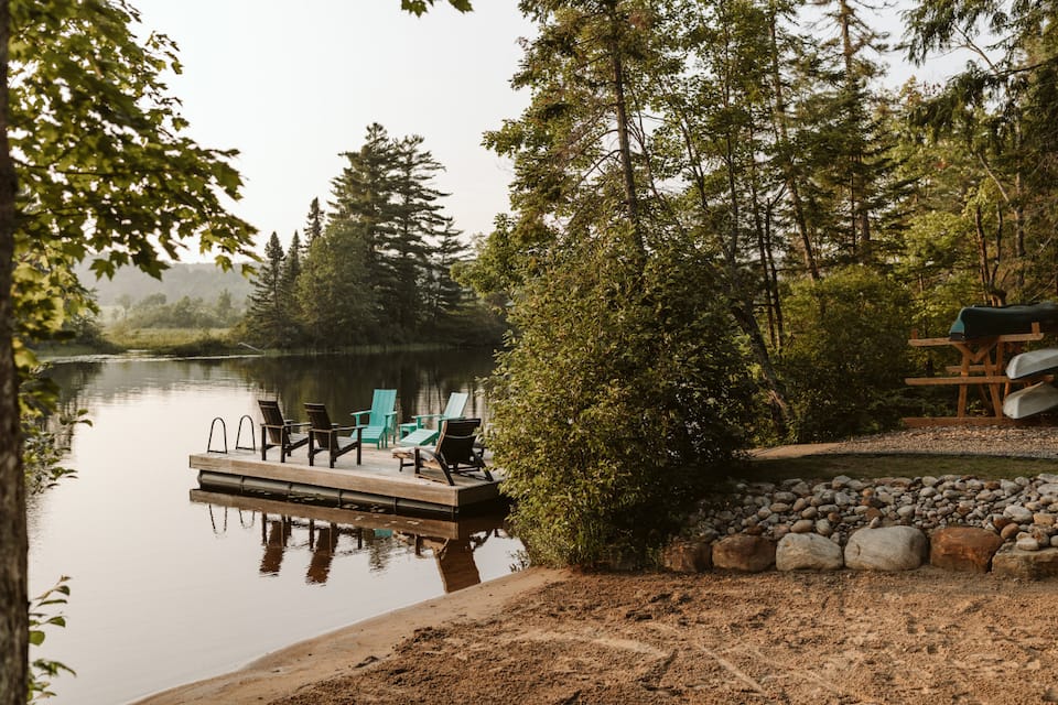A Scandinavian cottage on the Muskoka River, Huntsville, Ontario, Canada, photo 2 of 10