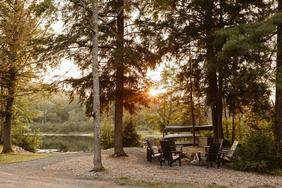 A Scandinavian cottage on the Muskoka River, Huntsville, Ontario, Canada, photo 10 of 10