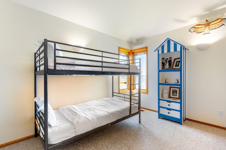 Chumba cha kulala 2 kina kitanda cha ghorofa.