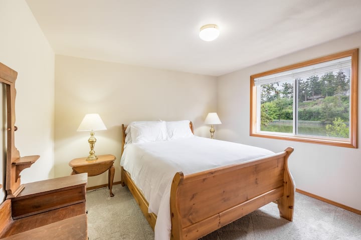 Спалната соба 3 има брачен кревет (широк 150-179 см).