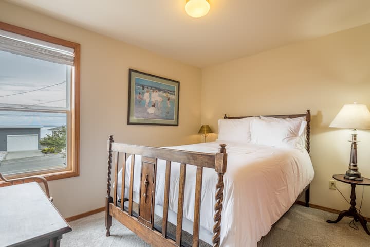 Спалната соба 2 има полн кревет и заедничка бања.