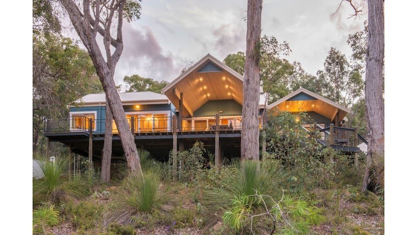 Burwood Bush House—Close to Wineries and Beach