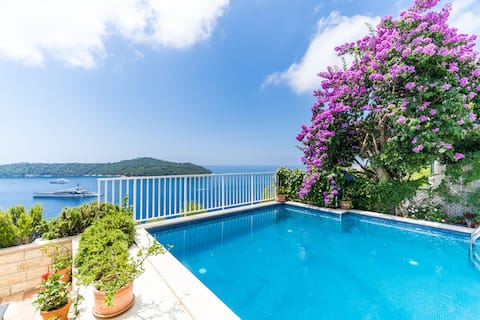 Top performing Airbnb: Villa Adrian-Six Bedr Villa/Swimming pool/Sea View in Dubrovnik