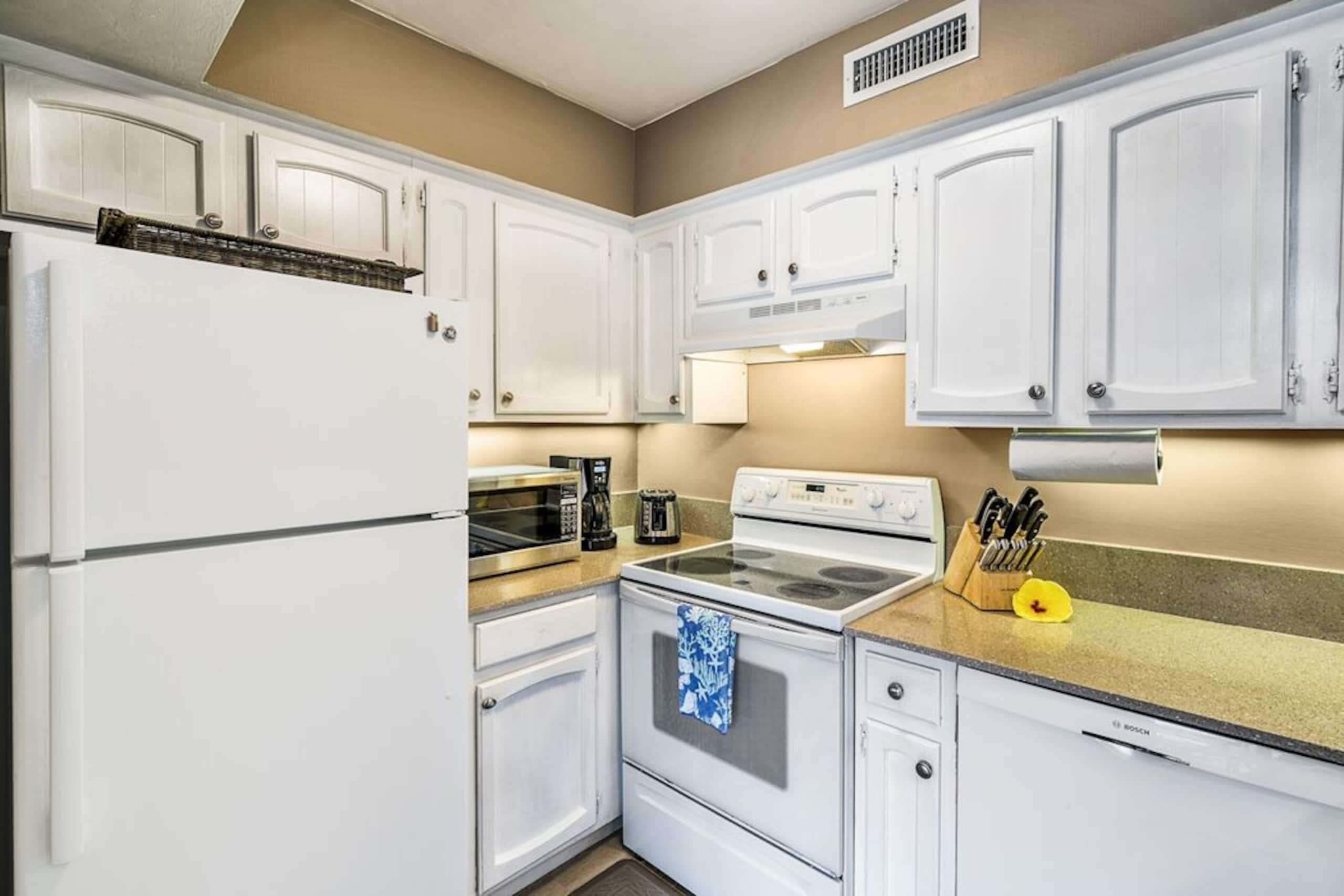 Condo in Kailua-Kona · ★4.84 · 1 bedroom · 2 beds · 1 private bath - Image 12