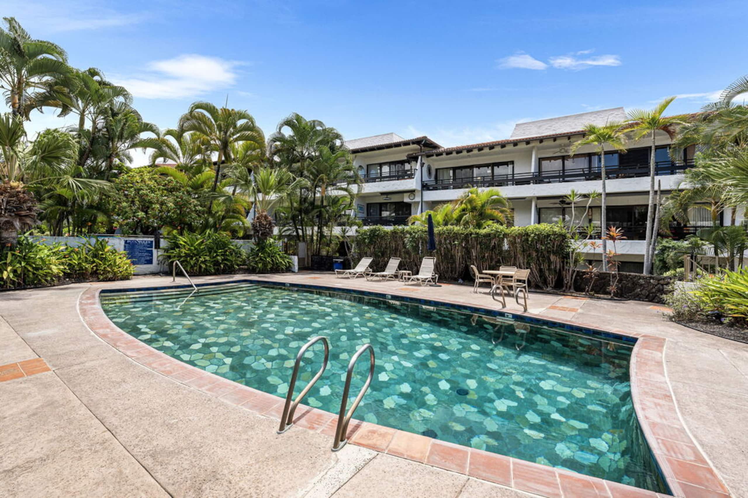 Condo in Kailua-Kona · ★4.84 · 1 bedroom · 2 beds · 1 private bath - Image 5