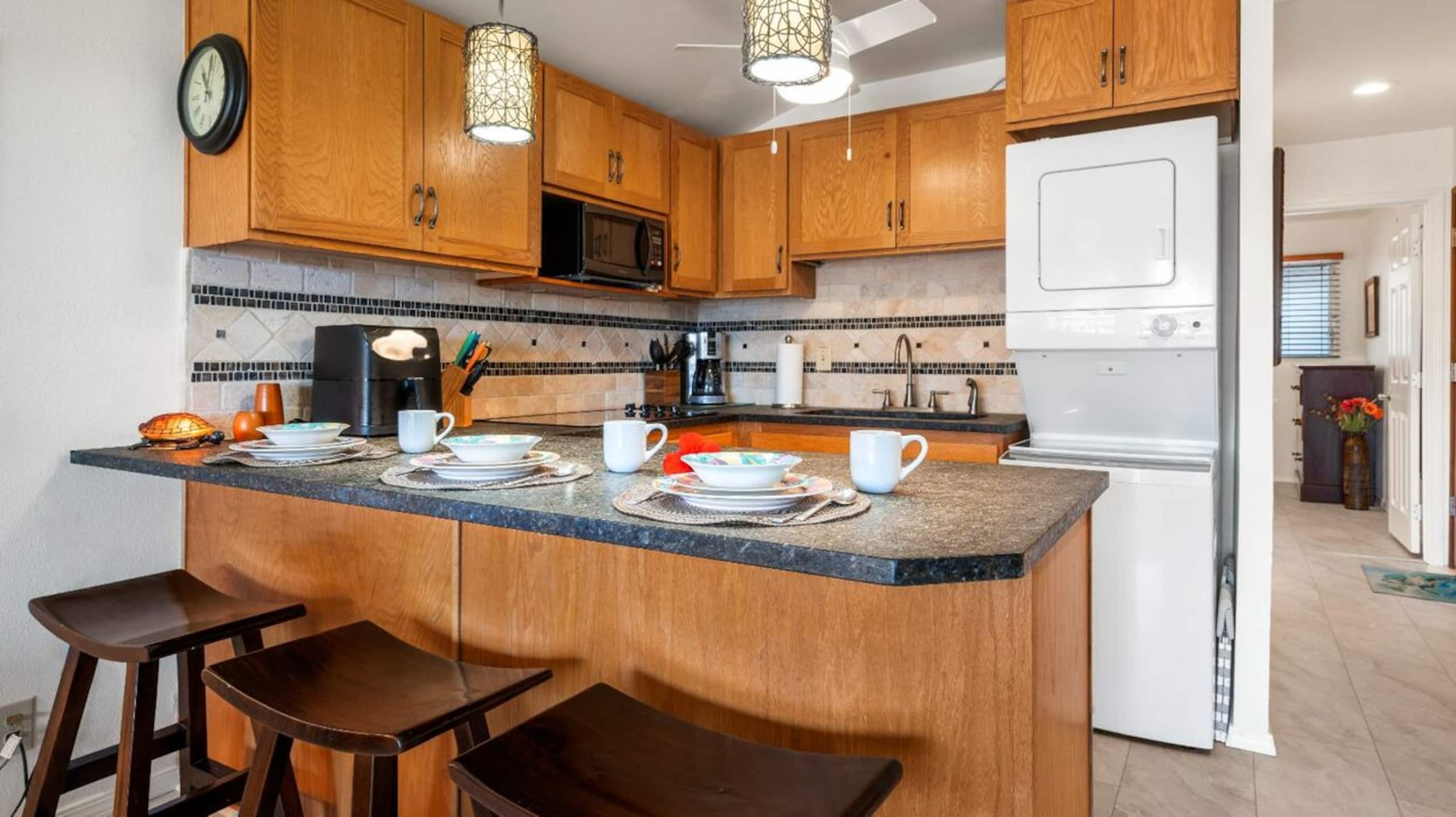 Condo in Kailua-Kona · ★5.0 · 1 bedroom · 2 beds · 1 private bath - Image 4