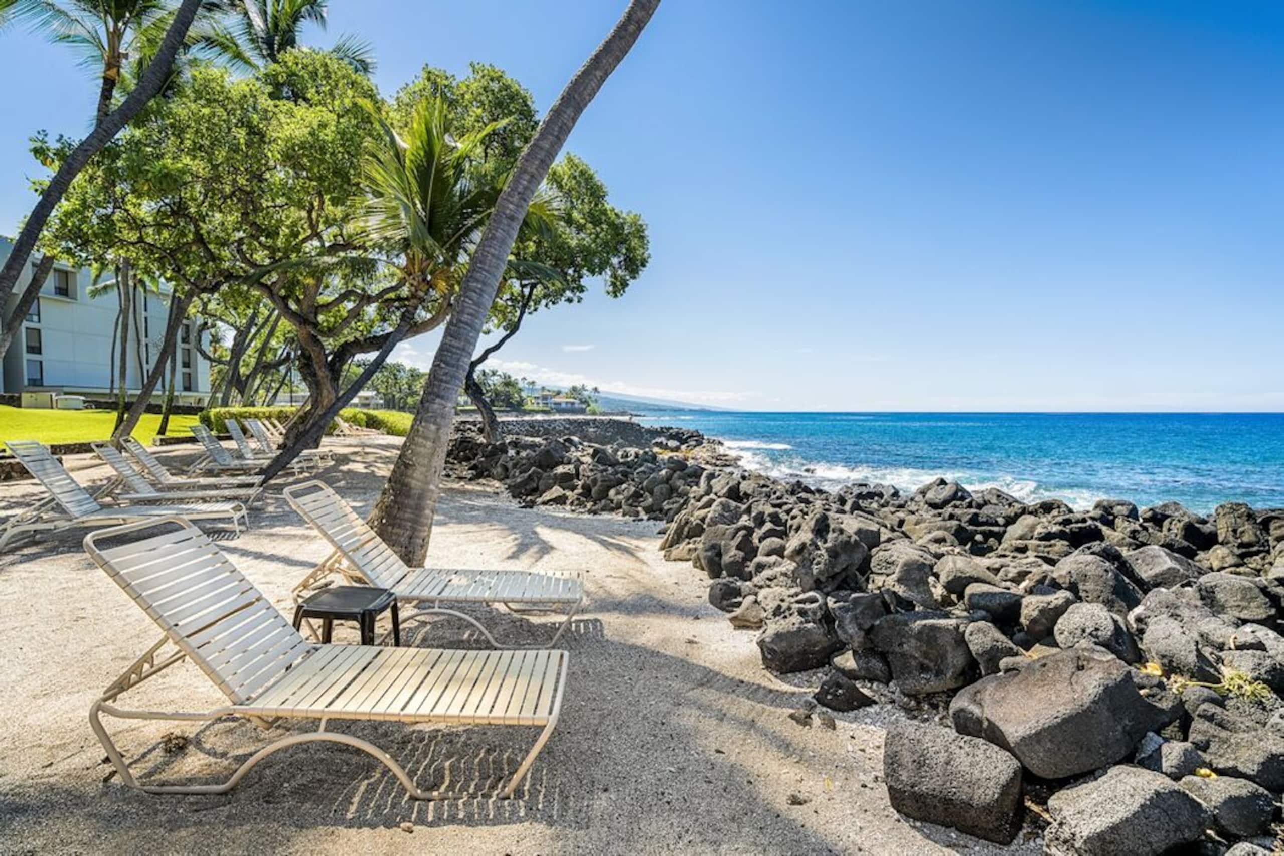 Condo in Kailua-Kona · ★5.0 · 1 bedroom · 2 beds · 1 private bath - Image 31