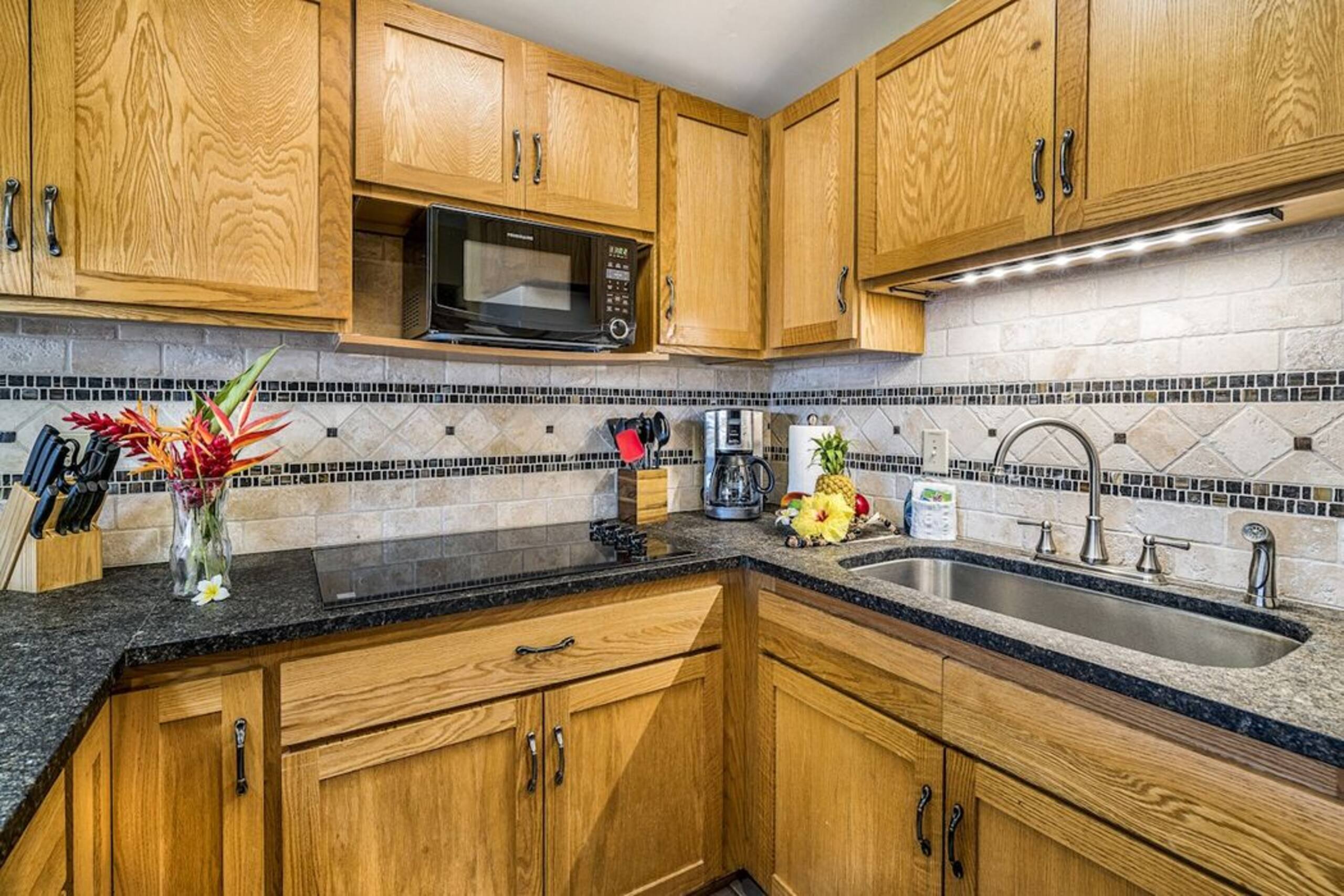 Condo in Kailua-Kona · ★5.0 · 1 bedroom · 2 beds · 1 private bath - Image 14