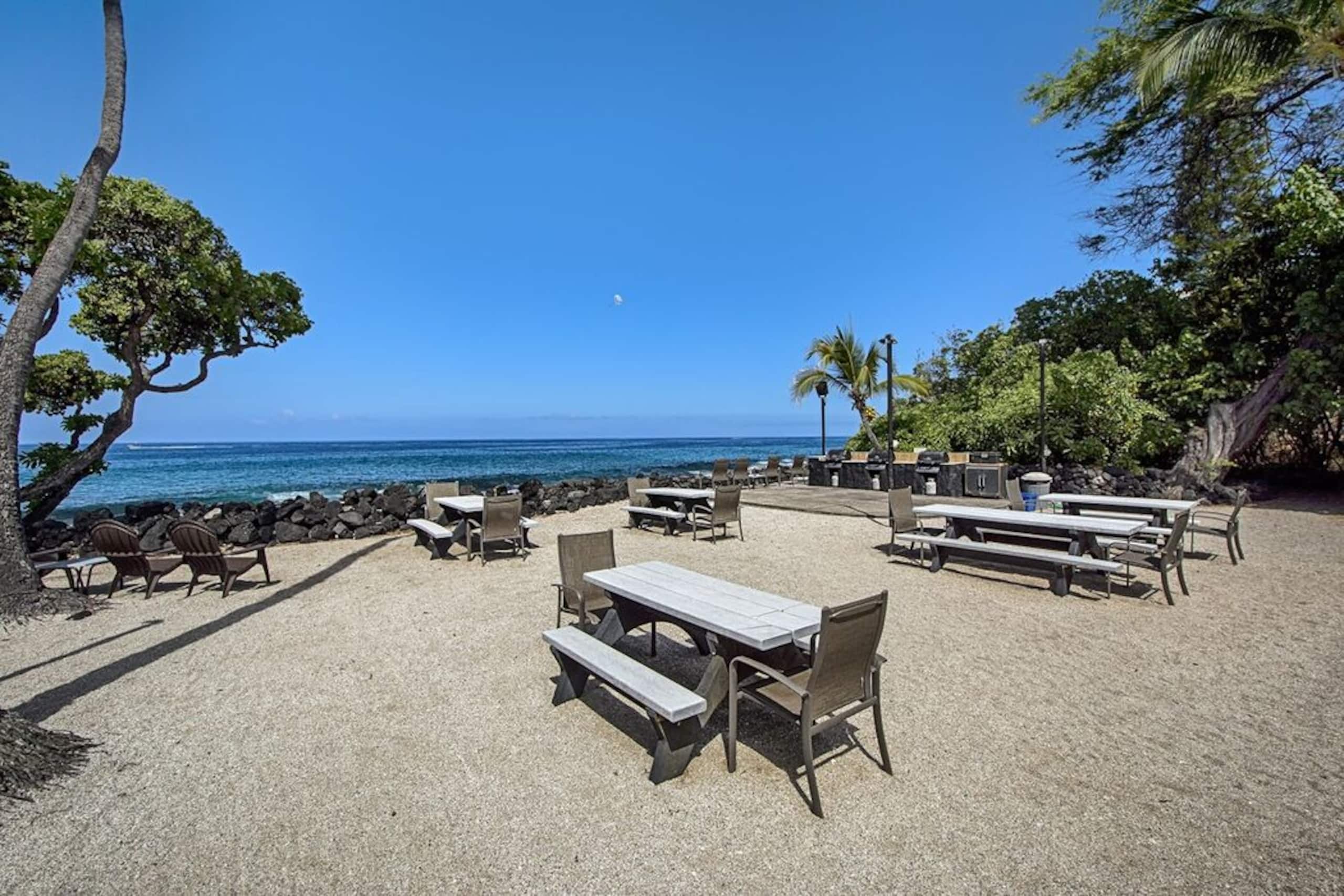 Condo in Kailua-Kona · ★5.0 · 1 bedroom · 2 beds · 1 private bath - Image 27