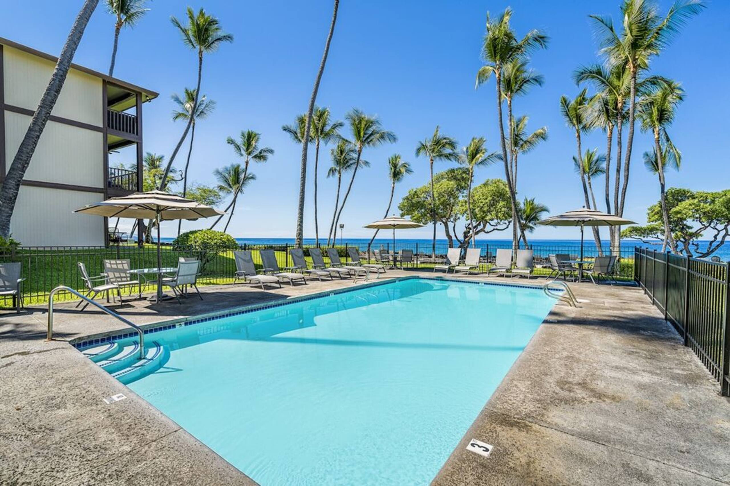 Condo in Kailua-Kona · ★5.0 · 1 bedroom · 2 beds · 1 private bath - Image 26