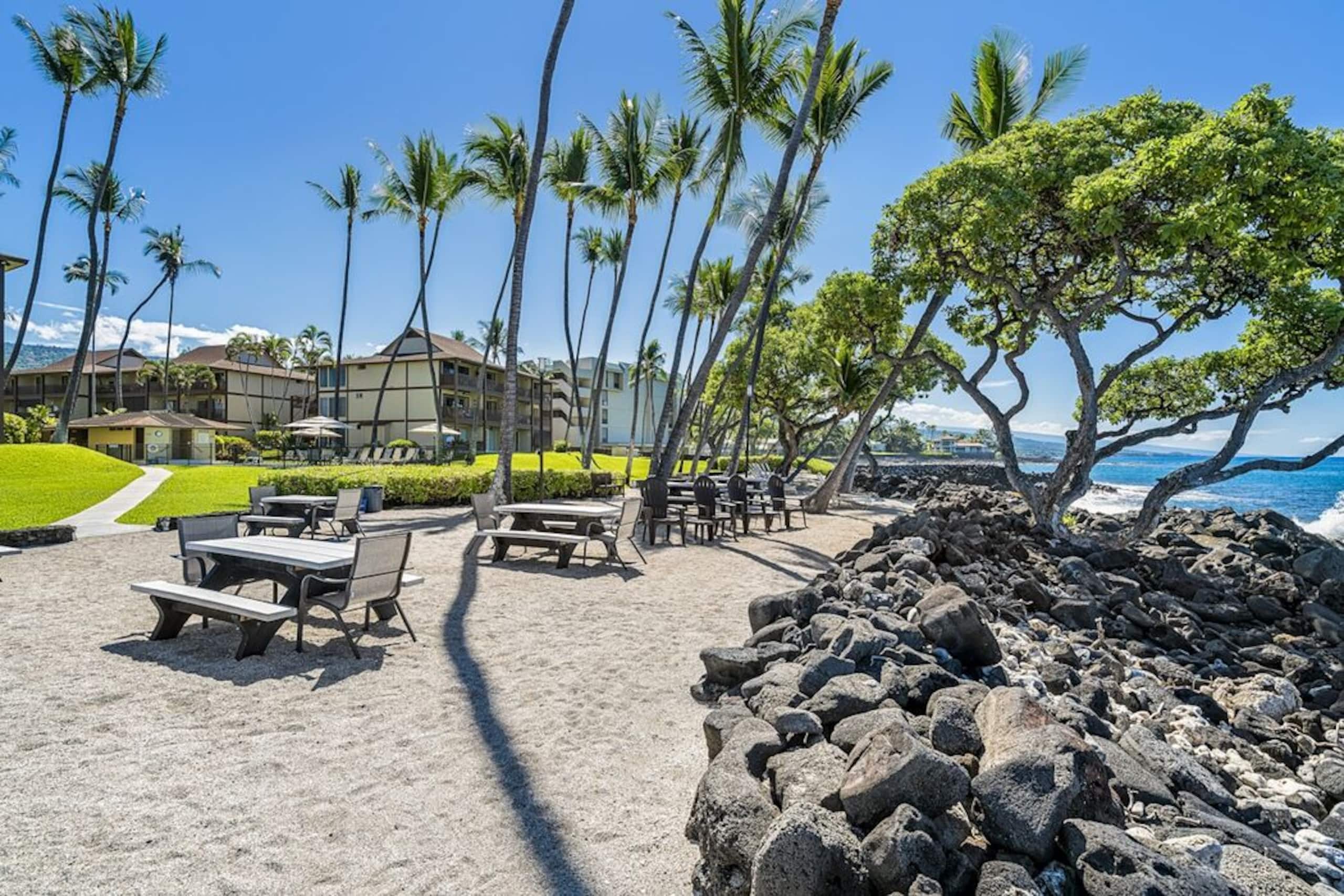 Condo in Kailua-Kona · ★5.0 · 1 bedroom · 2 beds · 1 private bath - Image 28