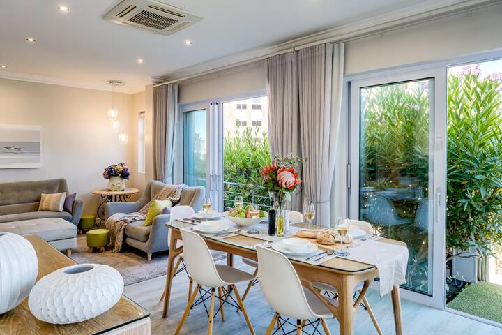 Stylish 2 Bedroom Apartment in Camps Bay ASilverti gallery image 2