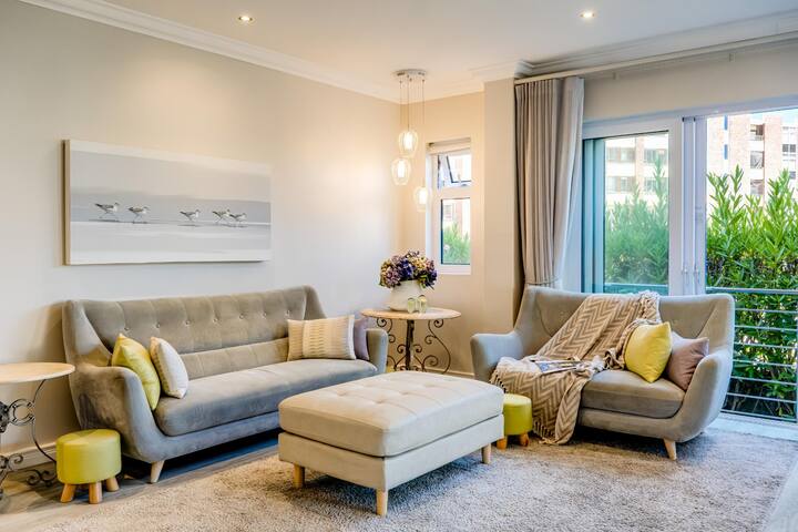 Stylish 2 Bedroom Apartment in Camps Bay ASilverti gallery image 4