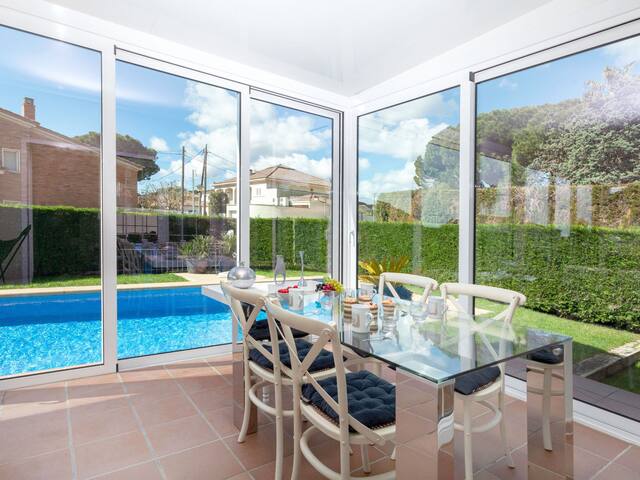 Amsterdam by Interhome gallery image 4