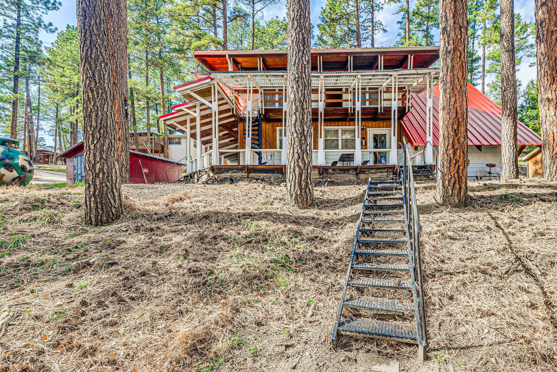 Woodsy Ruidoso Cabin w/ Scenic Porch & Mtn Views