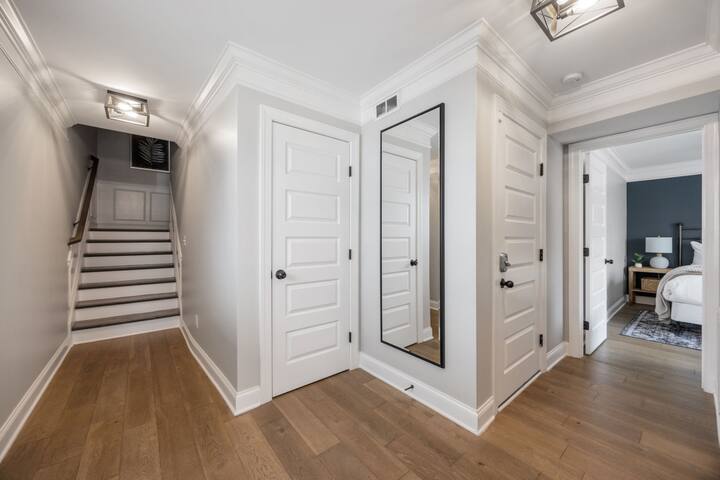 Gulch Sunsets | Rooftop Lounge + Walk to Broadway gallery image 5