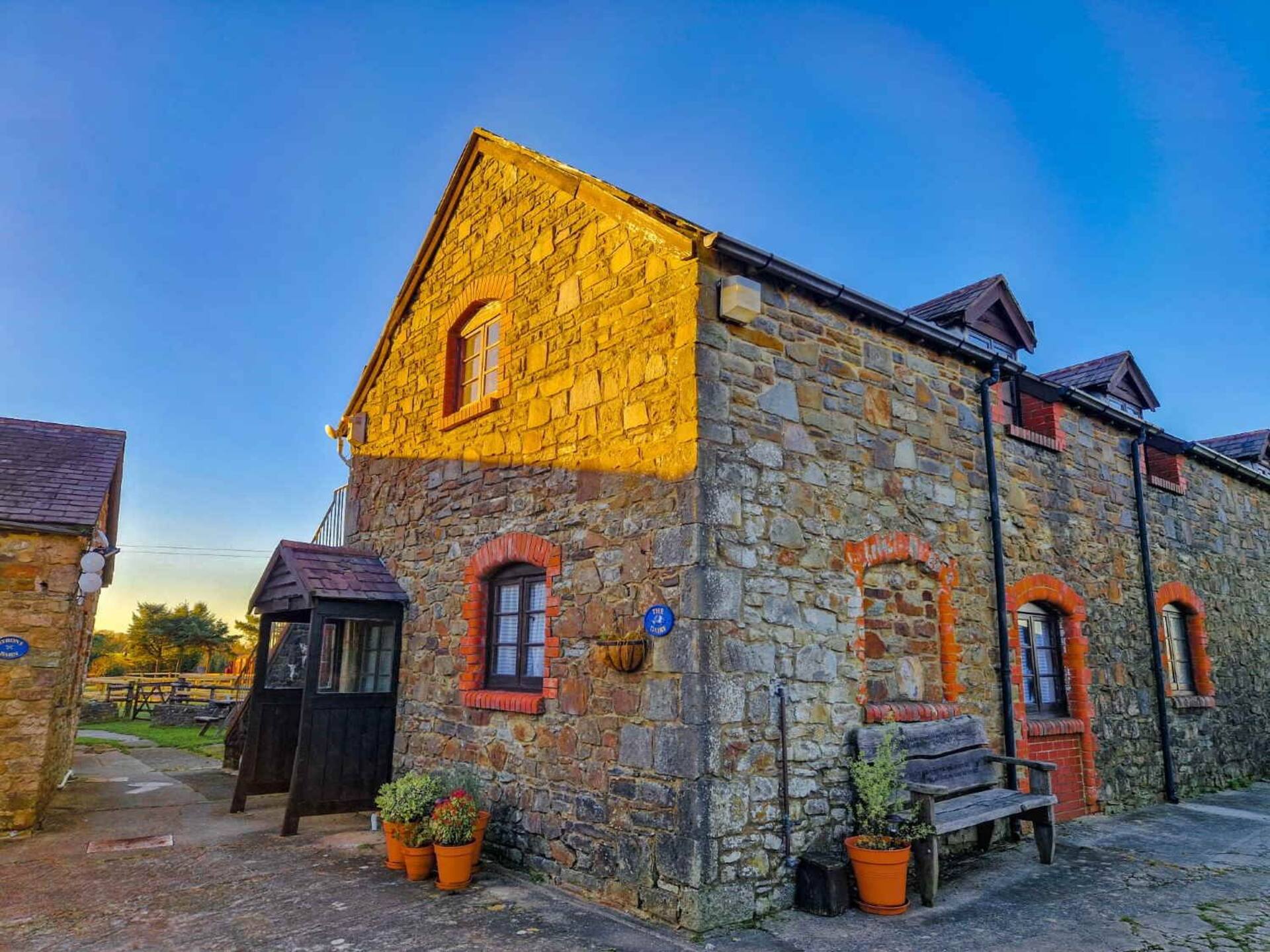 Gower Cottage with Balcony & Countryside Views