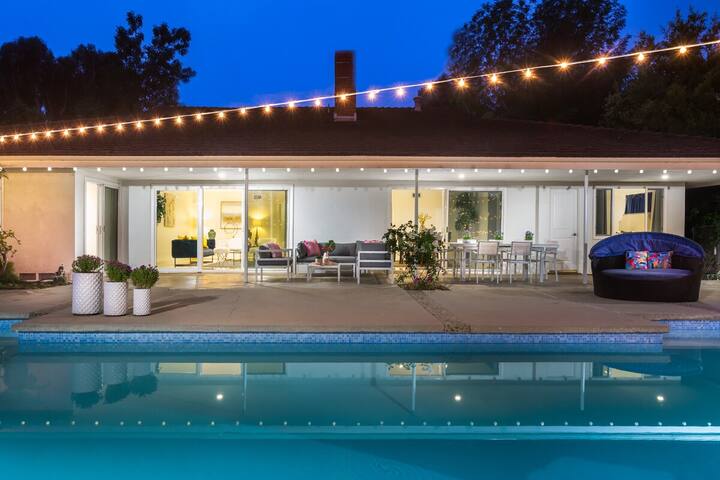 Like NEW contemp Home in Prime Area gallery image 2