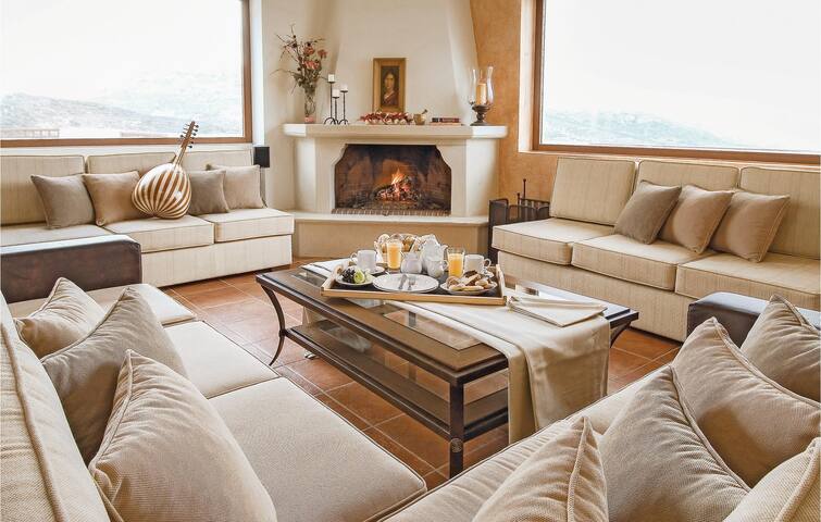 Amazing home in Houdetsi,Heraklio gallery image 2