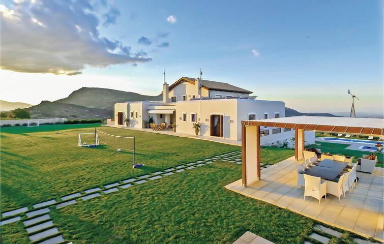 Amazing home in Houdetsi,Heraklio gallery image 3