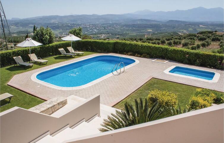 Amazing home in Houdetsi,Heraklio gallery image 4