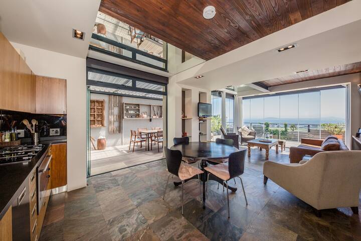 Beautiful Apartment w Deck and Stunning Views Rhin gallery image 4