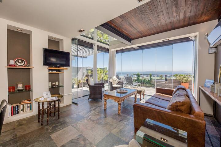 Beautiful Apartment w Deck and Stunning Views Rhin gallery image 2