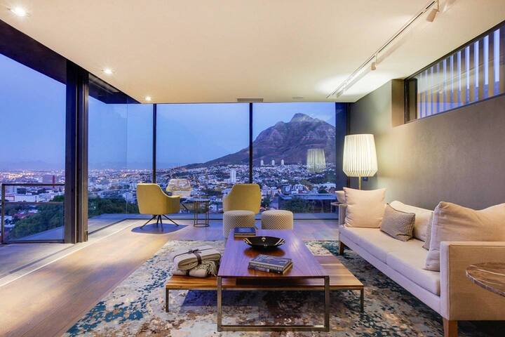 Modern Villa w Rooftop Deck and Table Mountain Vie gallery image 2