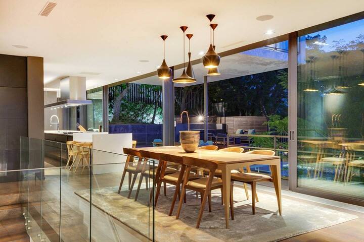 Modern Villa w Rooftop Deck and Table Mountain Vie gallery image 5