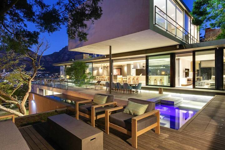 Modern Villa w Rooftop Deck and Table Mountain Vie gallery image 4