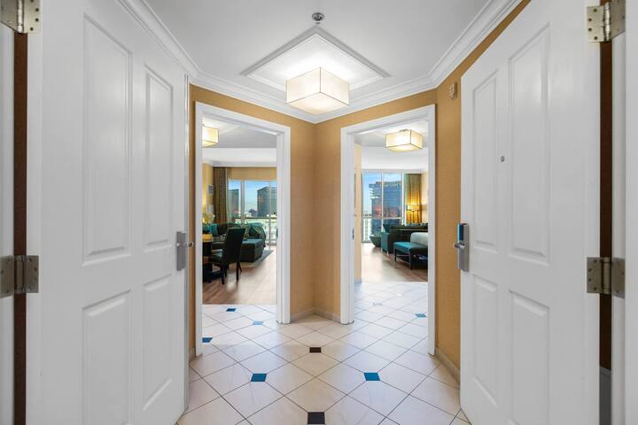 Penthouse Strip Views 2BDR + Balcony + Free Valet gallery image 2