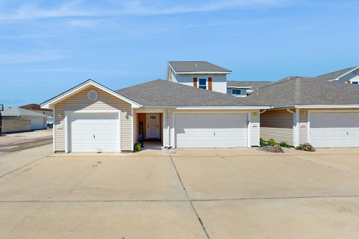Classic 3br Dog Friendly | Pool | Patio - Corpus Christi, TX