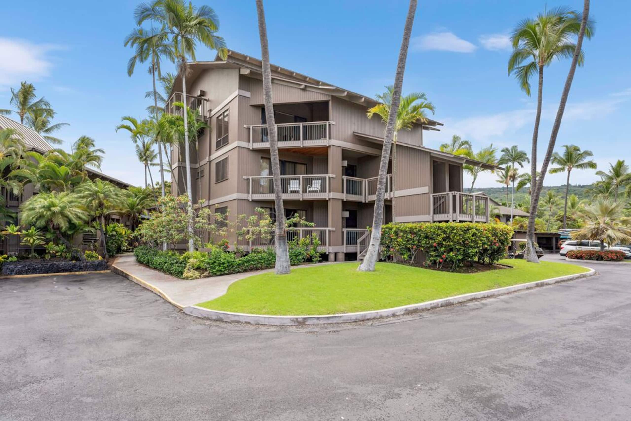 Condo in Kailua-Kona · ★4.93 · 2 bedrooms · 2 beds · 2 baths - Image 36
