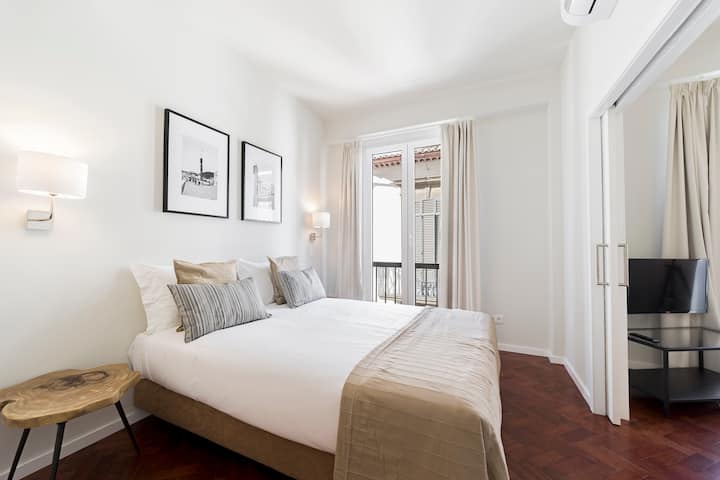 Schlafzimmer mit Doppelbett 