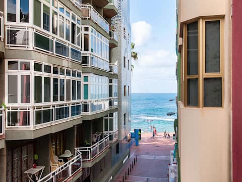 M&B IV Balcony by Las Canteras by VillaGranCanaria