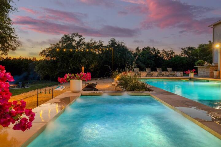 Private| Pool | Hot Tub| Fire Pit |Close to Downtn gallery image 3