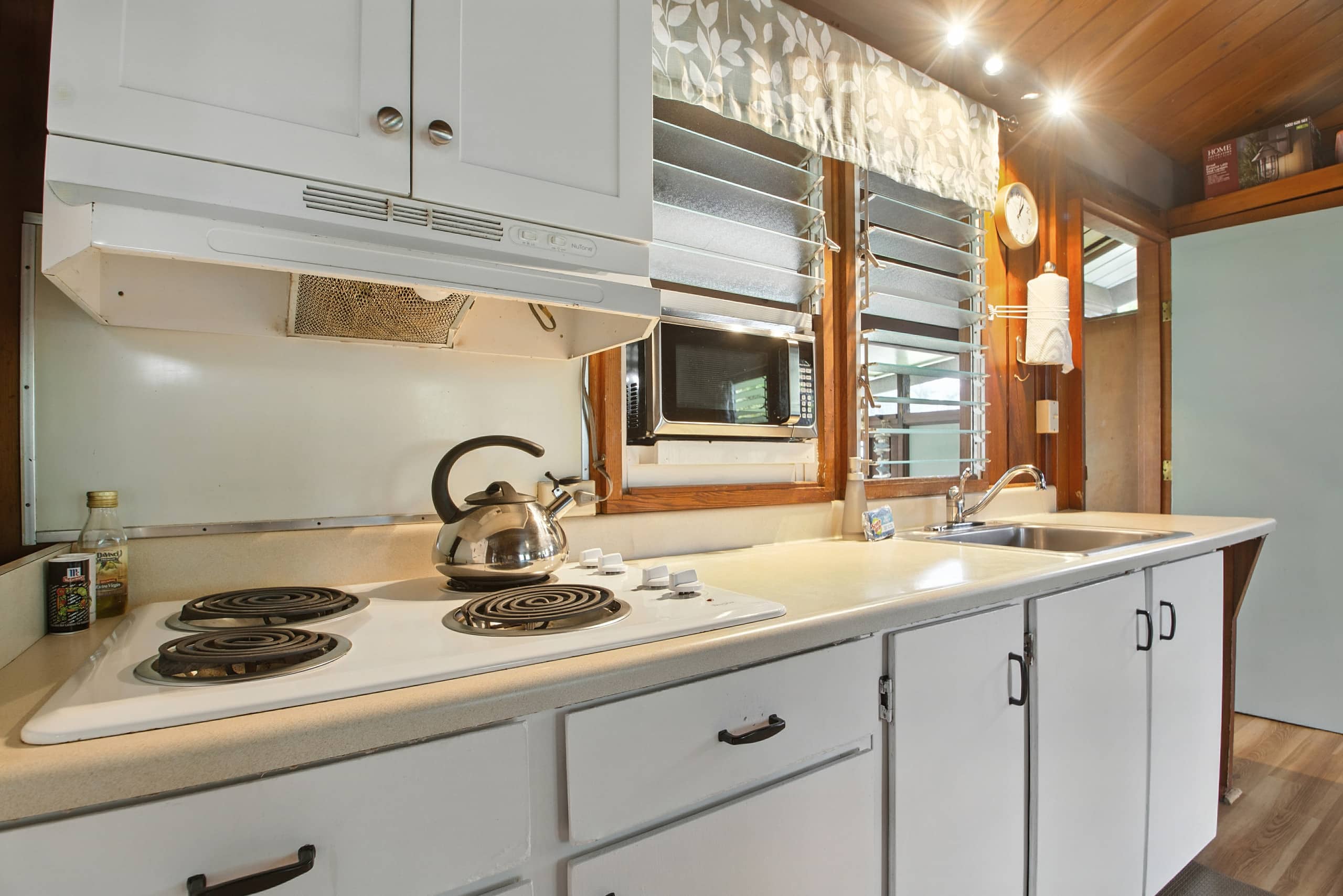 Home in Hanalei · ★4.89 · 1 bedroom · 4 beds · 1.5 baths - Image 8