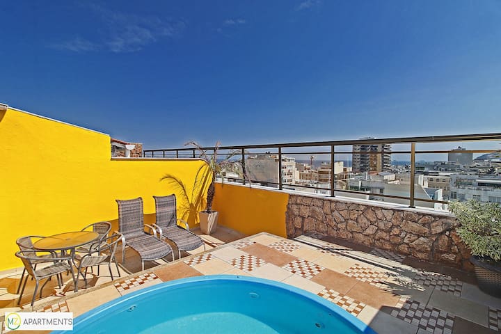 Lovely penthouse with pool and view