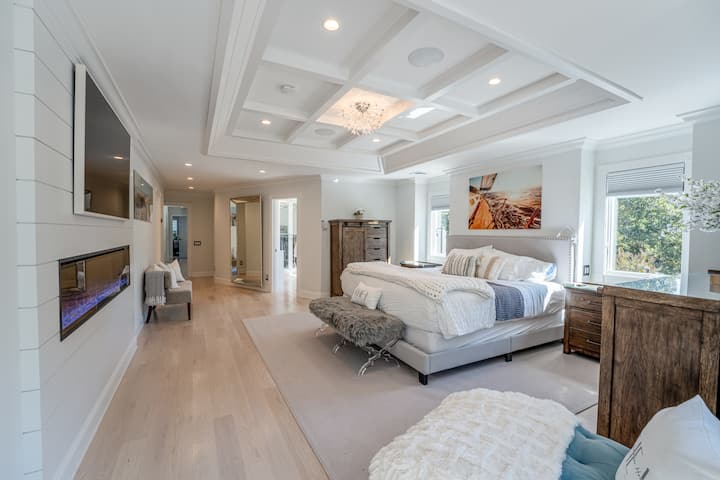 Upper MB Suite 2 w/King