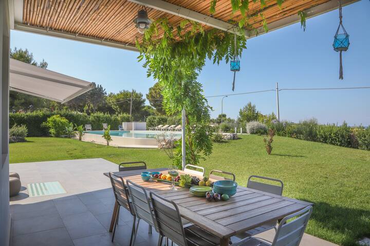 TD Villa Ponente Luxury Villa with Sea View Pool gallery image 2