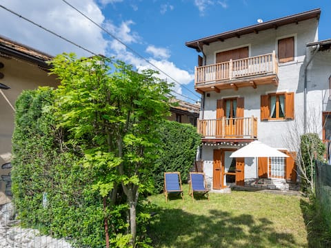 Top Airbnb: Jouvenceaux by Interhome. a Sauze D'oulx