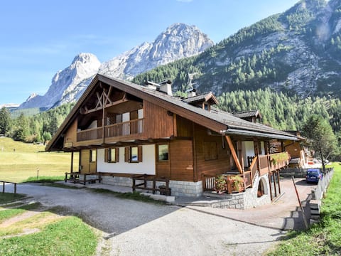 Successful Airbnb property: Cesa Galadriel by Interhome in Canazei