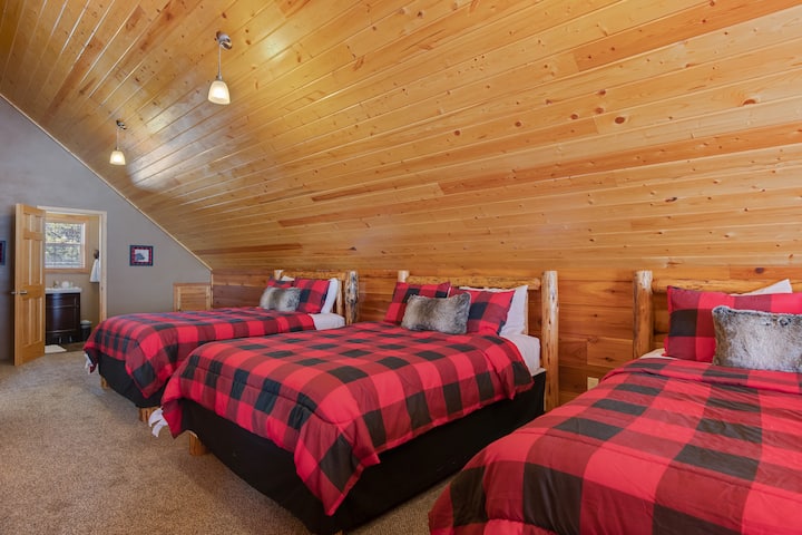 Rimfire Refuge ~ LOFT w/ 3 krevate dopio "queen" (konsiderohet si dhoma e gjumit #3)