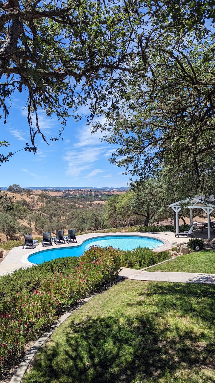 Ranch House Estate Pool, Tennis, & Epic Views Houses for Rent in Paso