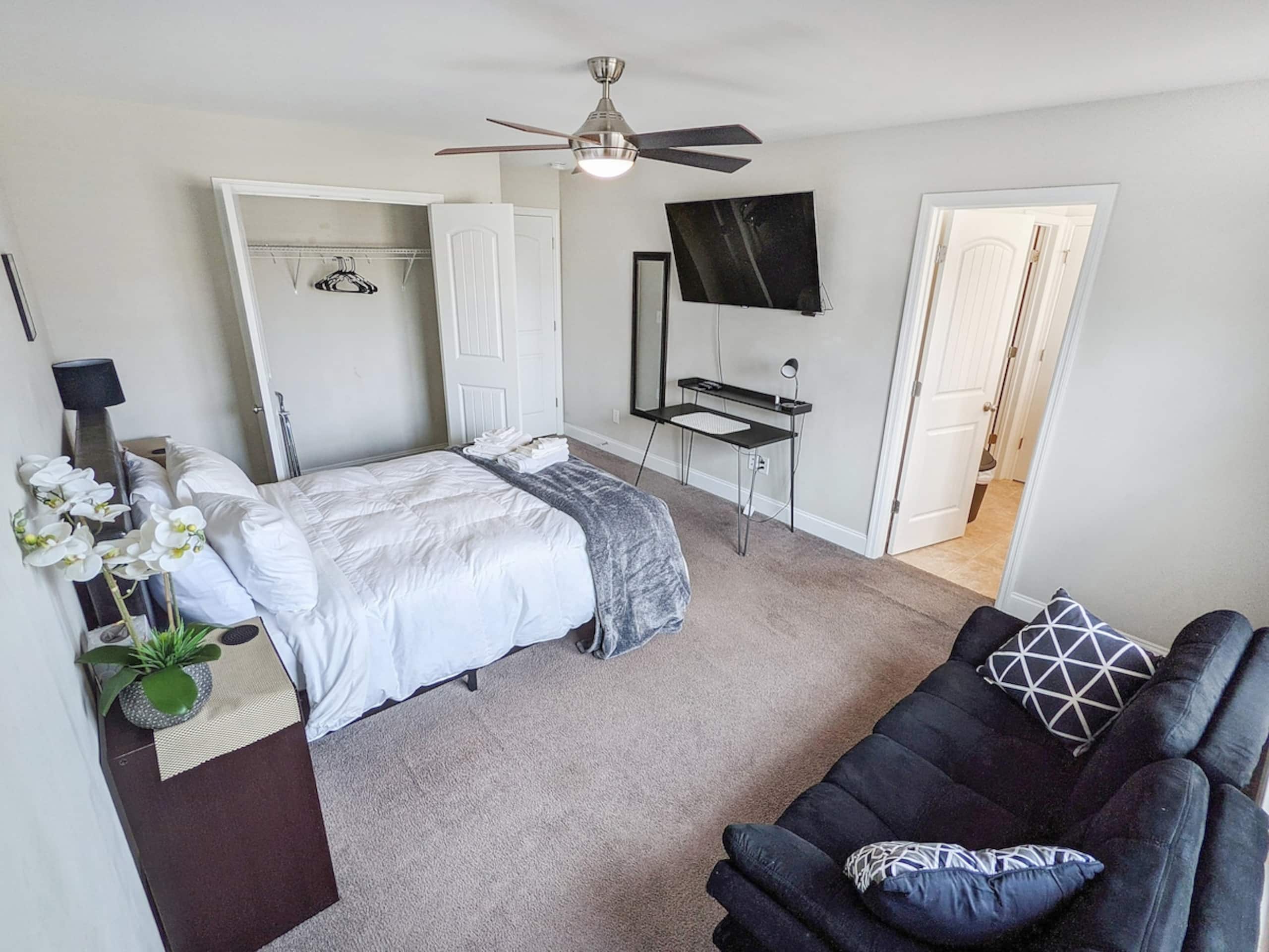Royal Prince Suite - Quiet, Modern, Chic - Photo 2